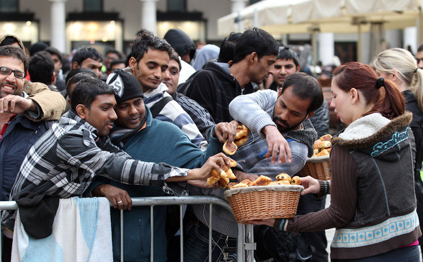 Coada pentru cumparare iphone 5 la Cobent Garden Londra